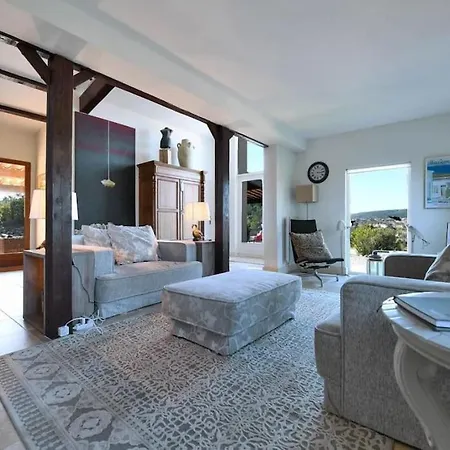 Villa Hill-top Haven With Private Pool And Endless Views